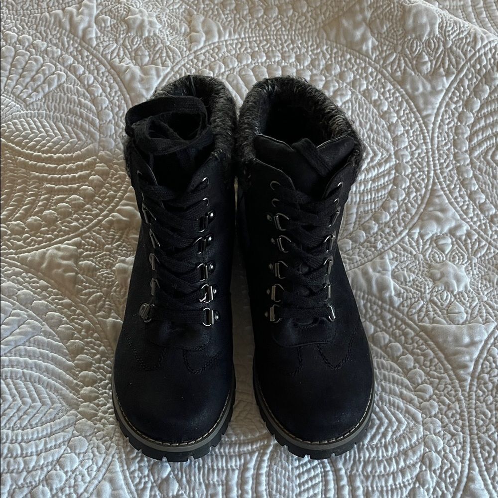 Mountain Sole Cozy Black Winter Boots Size 6 Black GUC